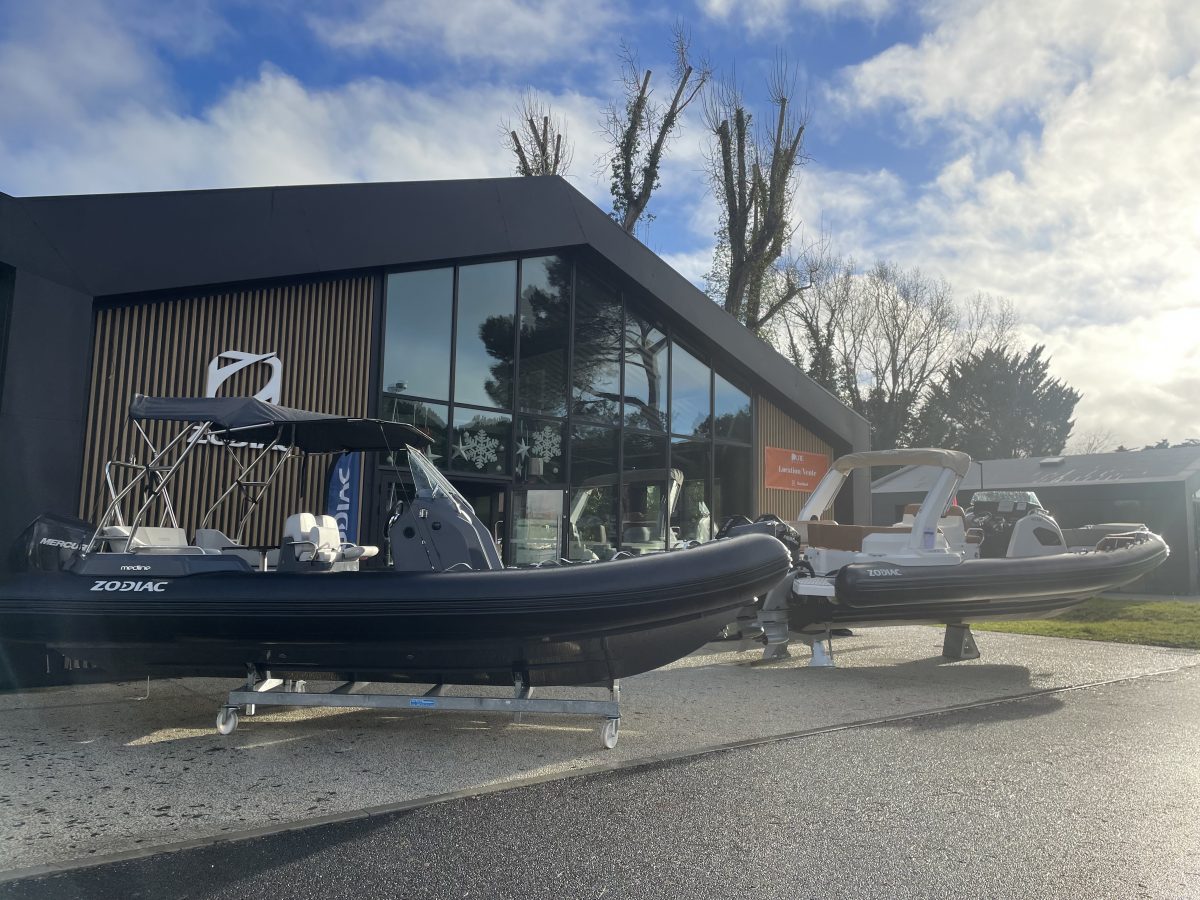 Un seul programme : Le plaisir ! Créé pour vos moments d’évasion, le Medline 6.8 est LE bateau idéal pour partager des momentsinoubliables en famille ou entre amis. Conçu pour partager à bord des momentsconviviaux et desjournées en mer riches en émotion, il ravira petits et grands parson confort inégalable etsa sécurité à bord. Cerise sur le gâteau,sa carène iconique vous offrira une parfaite stabilité même en mer agitée.