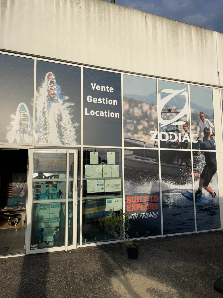 Vitrine Dune nautic Arcacon, concessionnaire Zodiac