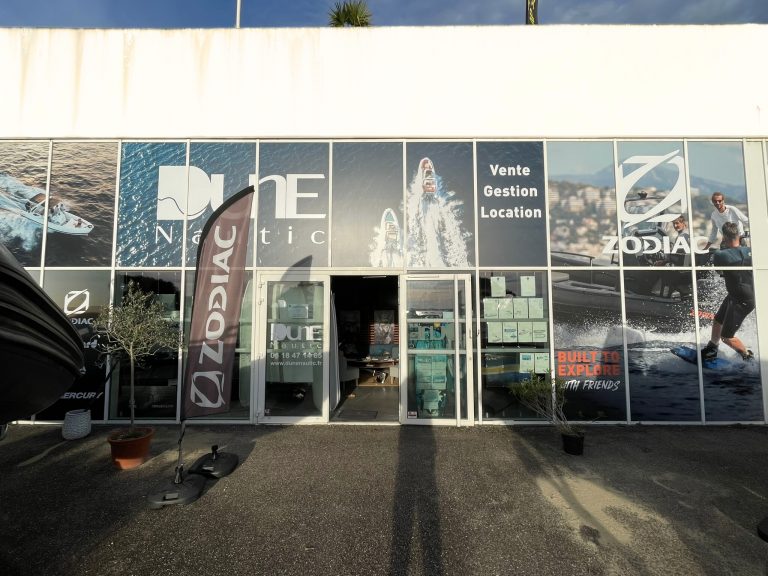 Vitrine Dune nautic Arcacon, concessionnaire Zodiac